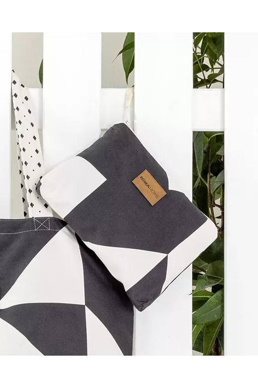 Νεσεσέρ Θαλάσσης Abstract